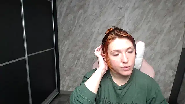 Reginasmilee online show from February 9, 2026, 5:28 pm