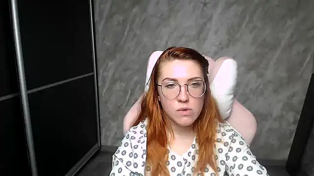 Reginasmilee online show from February 15, 2026, 7:51 am