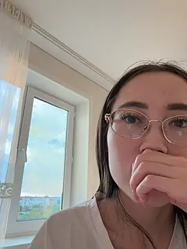 djuliwhite online show from June 23, 2026, 11:36 pm