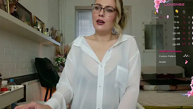 Snapshot of BeautyeyesLovely chatting on November 26, 2025, 7:20 am BeautyeyesLovely online show from November 26, 2025, 7:20 am