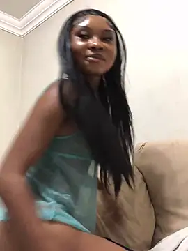 Snapshot of Lightskinnelle chatting on July 4, 2026, 10:16 pm Lightskinnelle online show from July 4, 2026, 10:16 pm