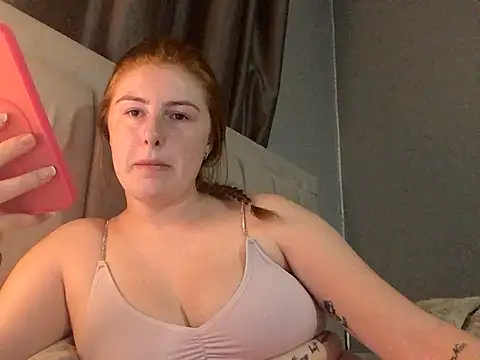 Snapshot of Redvelvetxx2 chatting on July 10, 2026, 10:34 pm Redvelvetxx2 online show from July 10, 2026, 10:34 pm