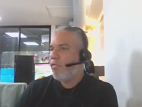 Snapshot of RoberthZ84 chatting on July 3, 2026, 7:42 pm RoberthZ84 online show from July 3, 2026, 7:42 pm
