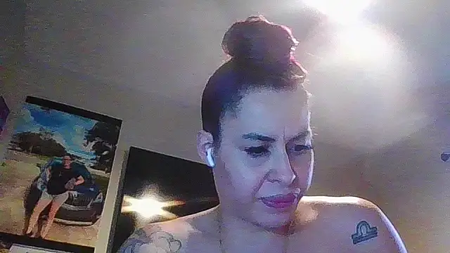 imisamoore69 online show from November 24, 2025, 7:35 pm