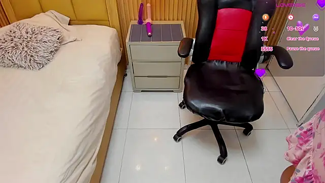 JULIETACARSON online show from July 3, 2026, 7:42 pm