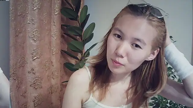 MammieLippoldt online show from July 3, 2026, 4:57 pm