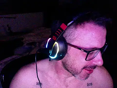 Snapshot of Gutto_stam chatting on July 4, 2026, 6:52 am Gutto stam online show from July 4, 2026, 6:52 am