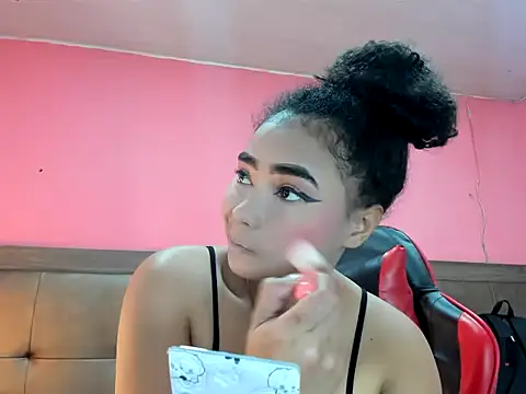 Naomi Moon  online show from July 11, 2026, 7:27 pm