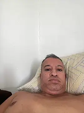 Snapshot of mister_jr09 chatting on July 6, 2026, 1:52 pm mister jr09 online show from July 6, 2026, 1:52 pm