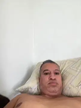 Snapshot of mister_jr09 chatting on July 6, 2026, 3:47 pm mister jr09 online show from July 6, 2026, 3:47 pm