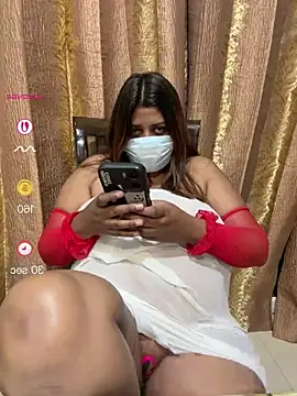 Snapshot of Hazeleyez_05 chatting on July 19, 2026, 5:49 pm Hazeleyez 05 online show from July 19, 2026, 5:49 pm