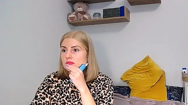 alisenties online show from September 19, 2025, 3:02 pm