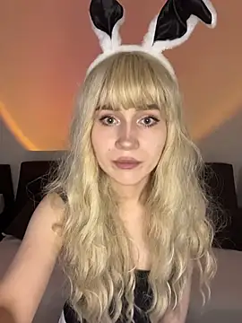 Charlotte Pretty online show from July 14, 2026, 5:01 am