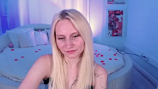 Snapshot of Rene_Avery chatting on July 20, 2026, 9:34 am Rene Avery online show from July 20, 2026, 9:34 am