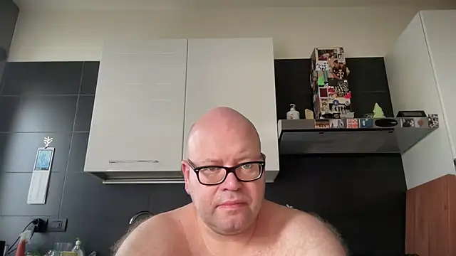 Snapshot of theitalianbear chatting on July 20, 2026, 6:17 am theitalianbear online show from July 20, 2026, 6:17 am