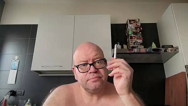 Snapshot of theitalianbear chatting on July 21, 2026, 4:59 am theitalianbear online show from July 21, 2026, 4:59 am