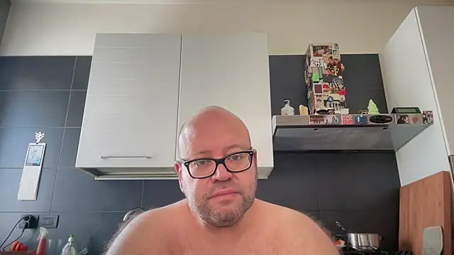 Snapshot of theitalianbear chatting on July 24, 2026, 8:23 am theitalianbear online show from July 24, 2026, 8:23 am