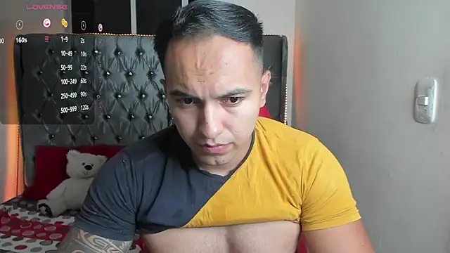 Snapshot of mrloganfuck1 chatting on April 14, 2026, 5:46 am mrloganfuck1 online show from April 14, 2026, 5:46 am