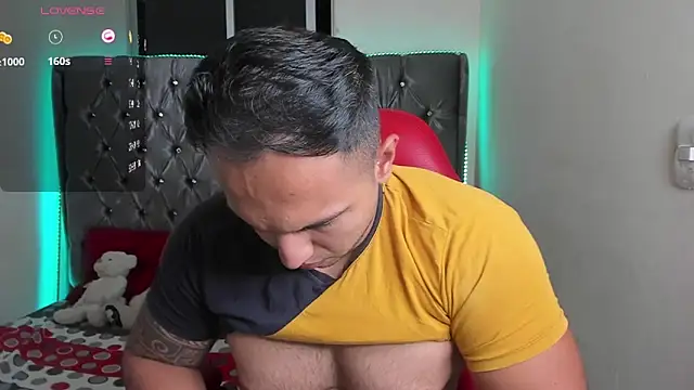 Snapshot of mrloganfuck1 chatting on April 21, 2026, 5:47 am mrloganfuck1 online show from April 21, 2026, 5:47 am