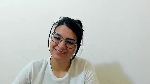 MARILYN GARCIA online show from November 19, 2025, 4:07 pm