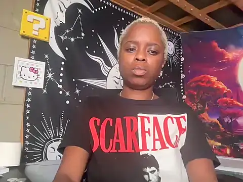 Snapshot of SimoneSavage chatting on November 8, 2025, 3:29 am SimoneSavage online show from November 8, 2025, 3:29 am