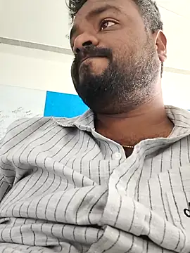 Snapshot of mikki1355 chatting on February 15, 2026, 6:10 am mikki1355 online show from February 15, 2026, 6:10 am