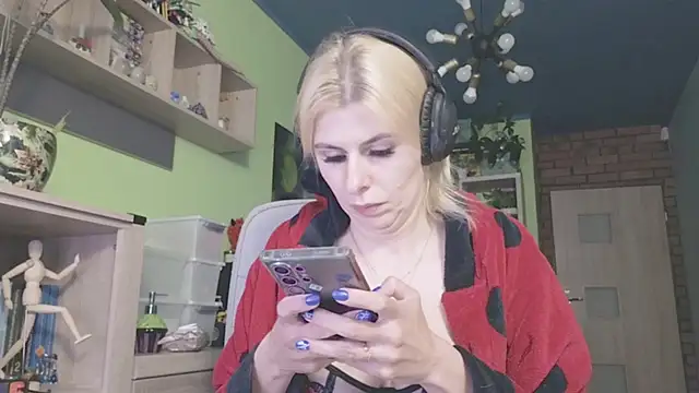 karmija online show from November 28, 2025, 7:27 pm