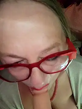 MucMilf59 online show from May 12, 2026, 7:55 pm