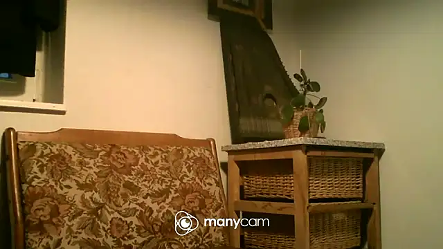 Snapshot of AthleticWomenizer2 chatting on September 12, 2025, 5:57 pm AthleticWomenizer2 online show from September 12, 2025, 5:57 pm