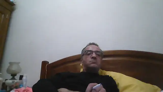 Snapshot of CarlosRocha73 chatting on April 15, 2026, 10:32 pm CarlosRocha73 online show from April 15, 2026, 10:32 pm