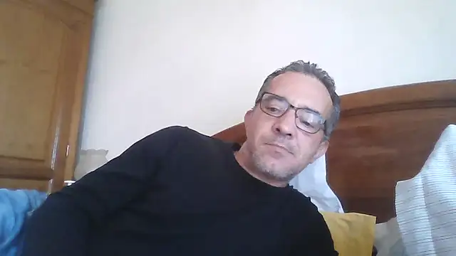 Snapshot of CarlosRocha73 chatting on April 18, 2026, 11:25 am CarlosRocha73 online show from April 18, 2026, 11:25 am