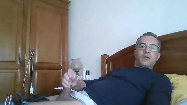 Snapshot of CarlosRocha73 chatting on May 7, 2026, 12:54 pm CarlosRocha73 online show from May 7, 2026, 12:54 pm