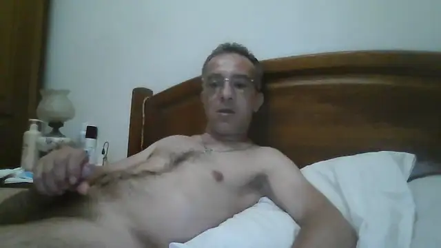 Snapshot of CarlosRocha73 chatting on May 24, 2026, 1:10 am CarlosRocha73 online show from May 24, 2026, 1:10 am