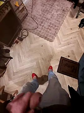 realeasy1 online show from November 28, 2025, 3:09 am