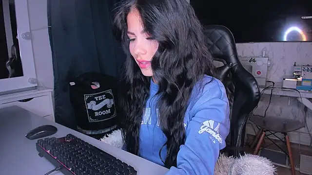 Lisegg  online show from January 8, 2025, 3:28 pm