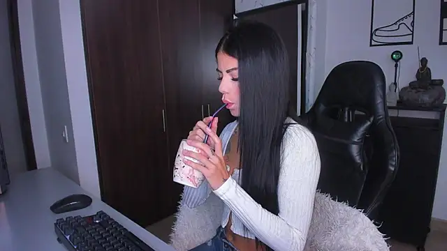 Lisegg  online show from February 11, 2025, 11:32 am