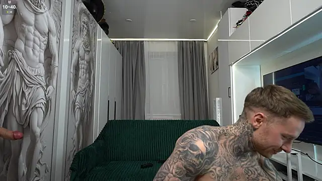 NickHOWLEN online show from November 23, 2025, 3:01 pm