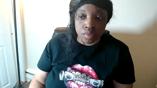 Sexymona1218 online show from April 13, 2026, 1:11 am