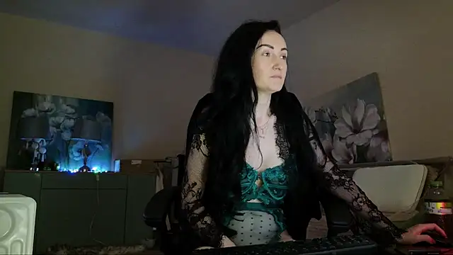 lara heaven online show from November 10, 2025, 7:29 am