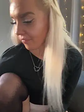 Snapshot of MIA-XXX chatting on November 5, 2025, 11:54 am MIA-XXX online show from November 5, 2025, 11:54 am