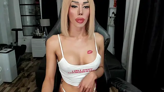 Snapshot of Forever_MissCandace chatting on May 26, 2026, 7:37 am Forever MissCandace online show from May 26, 2026, 7:37 am