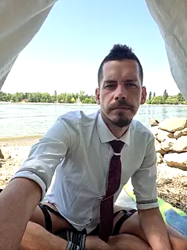 Snapshot of viraglaci18@xh chatting on May 10, 2026, 10:42 am viraglaci18xh online show from May 10, 2026, 10:42 am