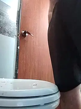 Snapshot of Mbooty86 chatting on October 25, 2025, 4:13 pm Mbooty86 online show from October 25, 2025, 4:13 pm