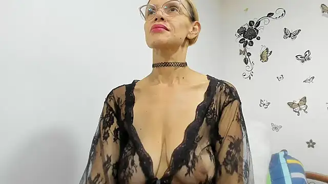 jennifersmit1 online show from May 13, 2026, 5:10 pm
