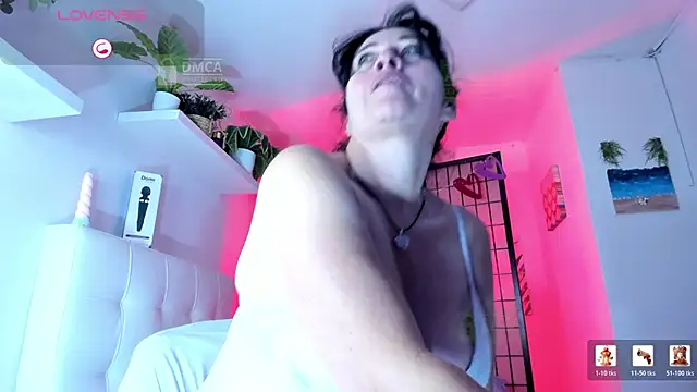 Snapshot of LADY_HELLEN chatting on February 16, 2026, 6:48 pm LADY HELLEN online show from February 16, 2026, 6:48 pm