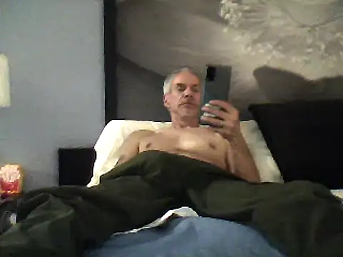 Snapshot of Biknight chatting on December 15, 2024, 11:42 pm Biknight online show from December 15, 2024, 11:42 pm