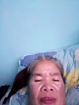 Snapshot of sexylizzy4u chatting on April 8, 2026, 2:33 am sexylizzy4u online show from April 8, 2026, 2:33 am