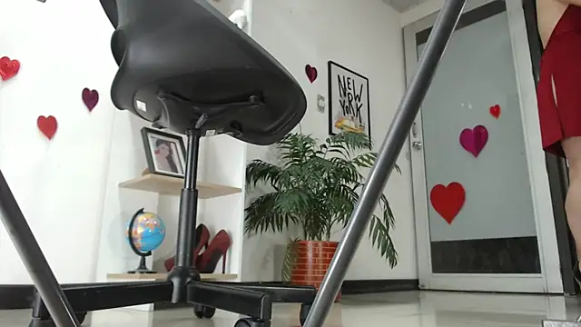 carieBelle1 online show from February 15, 2025, 11:17 am