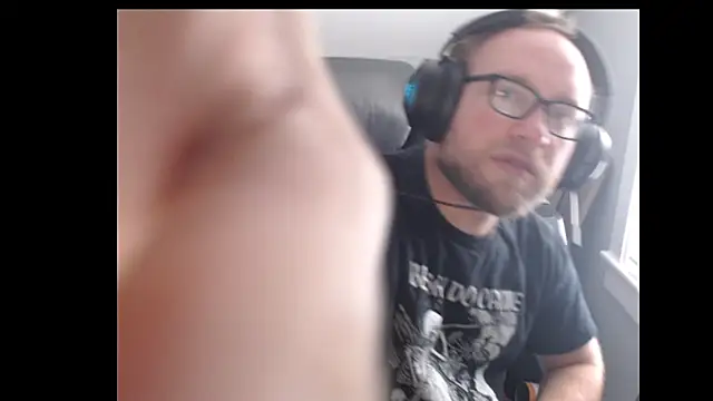 dragonhammer42 online show from September 18, 2025, 7:16 pm