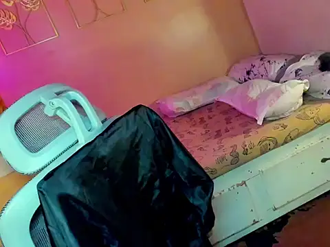 Snapshot of HOTnWILDalice chatting on November 10, 2025, 2:10 am HOTnWILDalice online show from November 10, 2025, 2:10 am